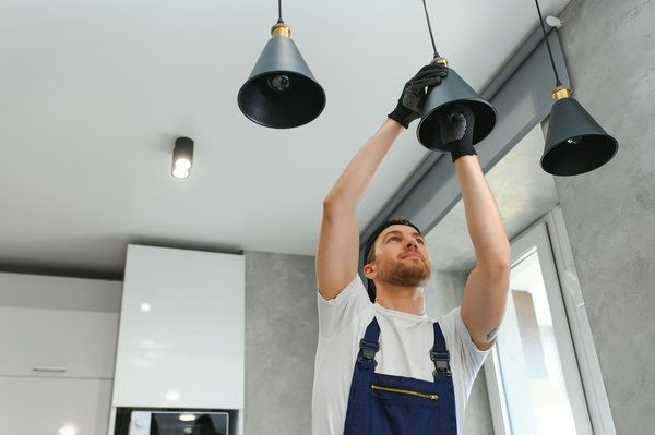 Plafonnier industriel : éclairez votre intérieur autrement