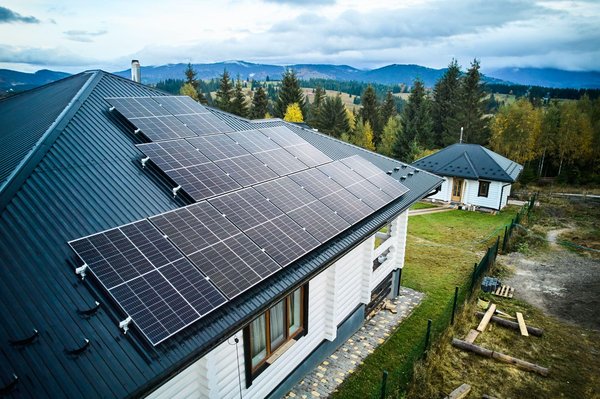 Les avantages des panneaux solaires pour les propriétaires du Grand-Montréal